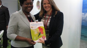 CTO's director of marketing for UK/Europe Carol Hay receives a copy of CTO's UK/Europe Travel Industry Trends and Insights Report 2015 from Pippa Jacks of TTG.